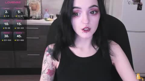 Lina 3  1715622743 online show from 12/18/25, 03:29