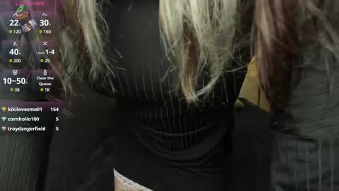 Lina online show from 02/21/25, 12:05