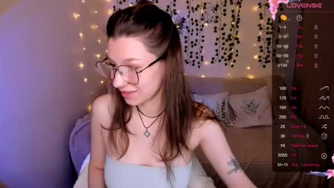 Lina online show from 10/23/25, 03:17