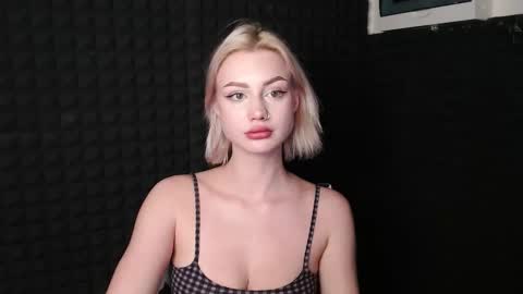 Snapshot of linacute52 chatting on 11/10/25, 06:18 linacute52 online show from 11/10/25, 06:18