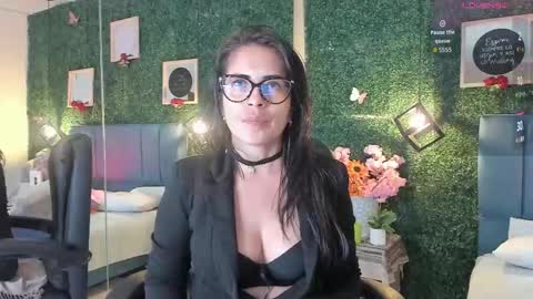 Lina  online show from 09/30/25, 11:37