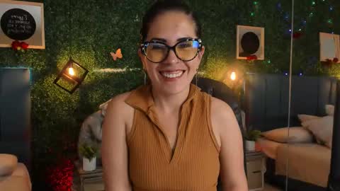 Lina  online show from 12/18/25, 11:49