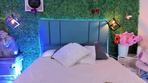 Lina  online show from 04/07/26, 12:27