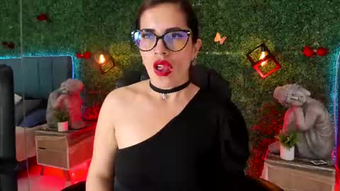 Snapshot of linagh chatting on 06/27/26, 12:22 Lina online show from 06/27/26, 12:22