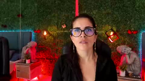 Snapshot of linagh chatting on 06/30/26, 11:22 Lina online show from 06/30/26, 11:22