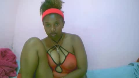 Snapshot of linah1123 chatting on 09/27/25, 05:29 linah1123 online show from 09/27/25, 05:29