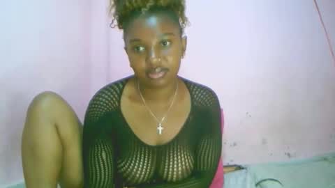 Snapshot of linah1123 chatting on 10/18/25, 10:38 linah1123 online show from 10/18/25, 10:38