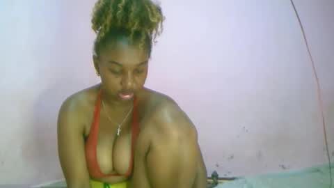 Snapshot of linah1123 chatting on 10/19/25, 05:08 linah1123 online show from 10/19/25, 05:08