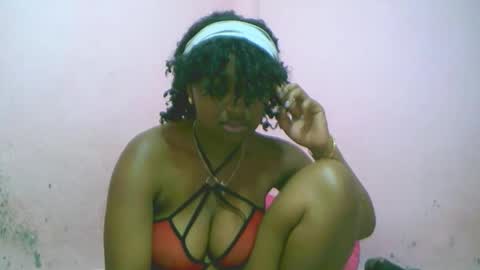 Snapshot of linah1123 chatting on 10/28/25, 11:47 linah1123 online show from 10/28/25, 11:47