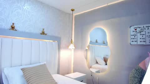 L I N A  online show from 09/16/25, 04:13