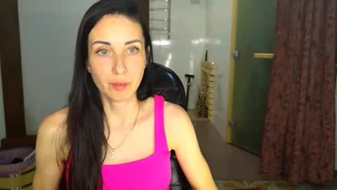 LinaLivee online show from 11/28/25, 07:38