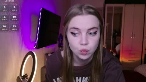  Lina Milkovich  online show from 04/18/26, 11:58