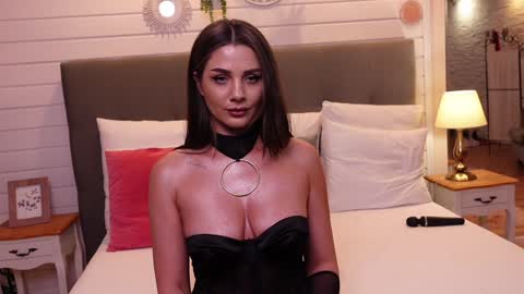 LinaReese online show from 01/25/25, 08:21