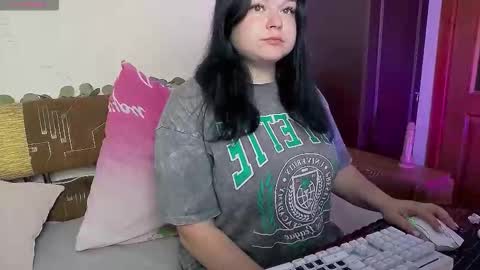 Snapshot of linasexy777 chatting on 09/21/25, 05:42 Lina online show from 09/21/25, 05:42