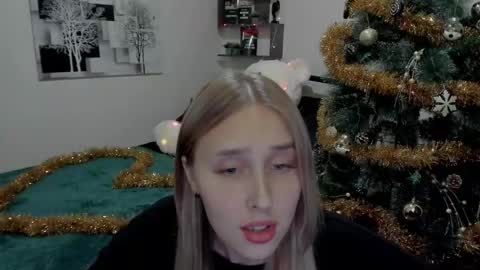 Lina online show from 12/16/24, 07:32