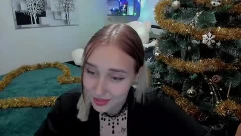 Lina online show from 12/21/24, 08:43