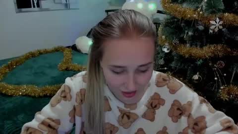 Lina online show from 12/26/24, 12:03