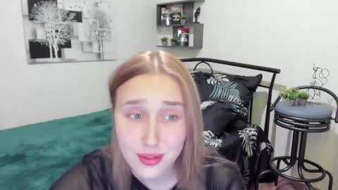 Lina online show from 01/17/25, 09:28