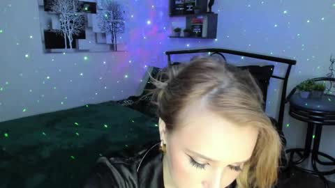 Lina online show from 01/22/25, 09:32