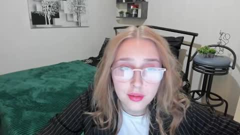 Lina online show from 01/24/25, 09:05