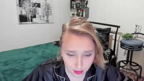 Lina online show from 02/01/25, 08:37