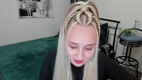 Lina online show from 02/15/25, 09:15