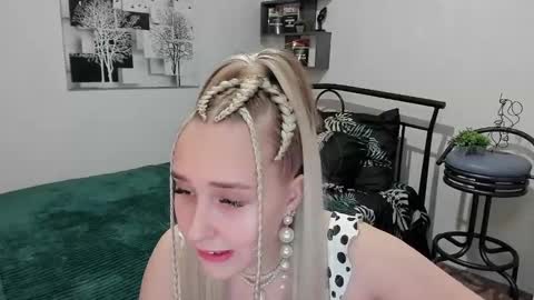 Lina online show from 02/19/25, 08:52