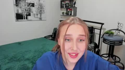 Lina online show from 03/04/25, 11:22