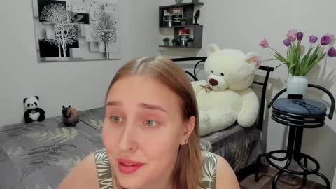 Lina online show from 03/11/25, 12:33