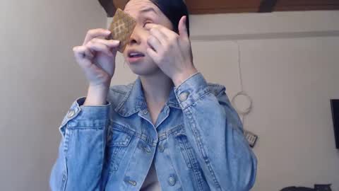 Snapshot of linavillada_ chatting on 09/11/25, 04:23 Lina online show from 09/11/25, 04:23