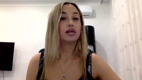 linavora online show from 11/22/25, 07:46