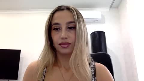 linavora online show from 11/24/25, 12:27