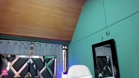 Snapshot of linda4petite chatting on 03/09/25, 12:53  Linda  online show from 03/09/25, 12:53