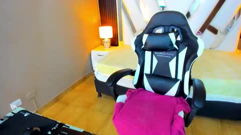  Linda  online show from 11/01/25, 05:59