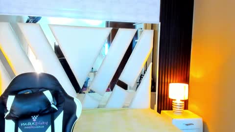  Linda  online show from 11/15/25, 06:37