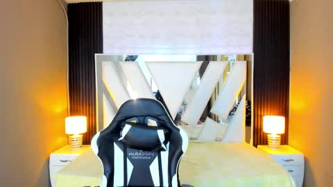  Linda  online show from 11/28/25, 06:54