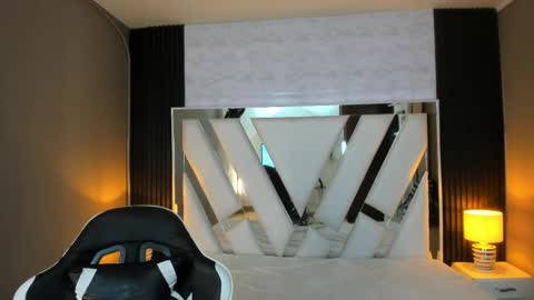  Linda  online show from 12/16/25, 06:24