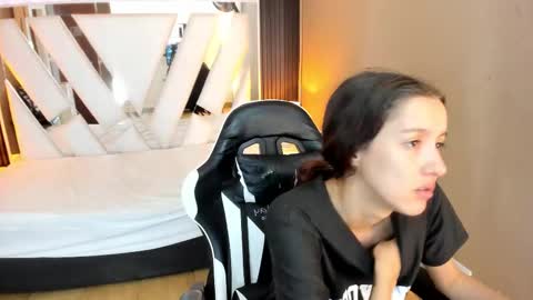 Snapshot of linda4petite chatting on 03/22/26, 02:31 Linda online show from 03/22/26, 02:31