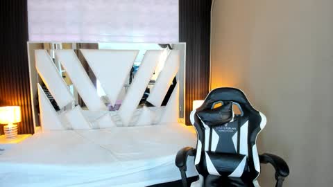 Snapshot of linda4petite chatting on 03/23/26, 06:45 Linda online show from 03/23/26, 06:45