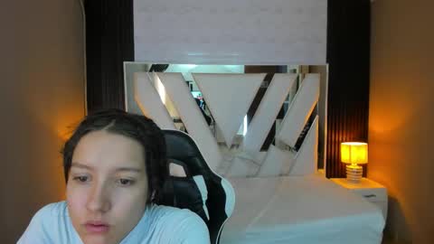 Snapshot of linda4petite chatting on 03/29/26, 01:33 Linda online show from 03/29/26, 01:33