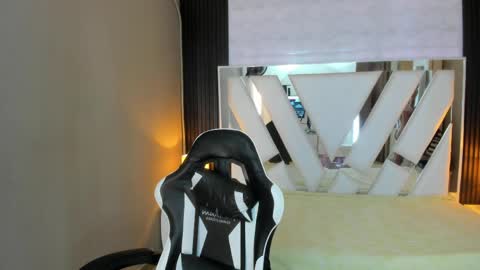 Snapshot of linda4petite chatting on 04/06/26, 06:31 Linda online show from 04/06/26, 06:31