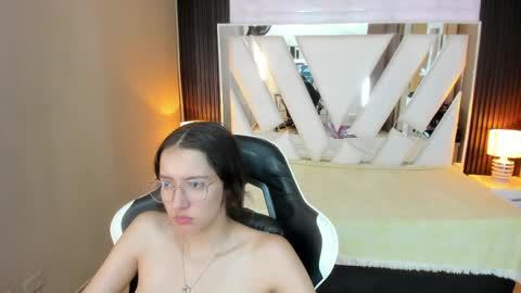 Snapshot of linda4petite chatting on 04/07/26, 06:41 Linda online show from 04/07/26, 06:41