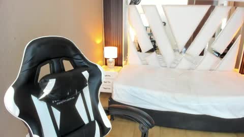 Snapshot of linda4petite chatting on 04/12/26, 02:55 Linda online show from 04/12/26, 02:55