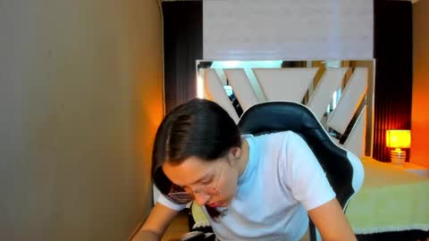 Snapshot of linda4petite chatting on 04/22/26, 07:04 Linda online show from 04/22/26, 07:04