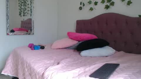 Snapshot of linda_581 chatting on 09/14/25, 08:08 linda online show from 09/14/25, 08:08