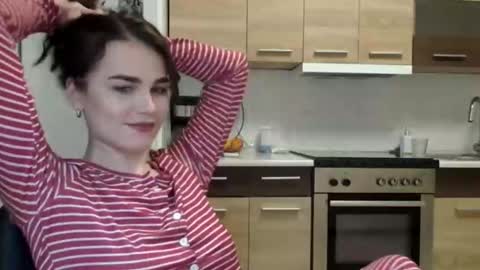 Snapshot of linda_aa chatting on 11/22/25, 08:08 Linda online show from 11/22/25, 08:08