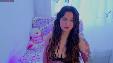 Snapshot of linda_bellucci374516 chatting on 04/19/26, 10:23 Linda online show from 04/19/26, 10:23