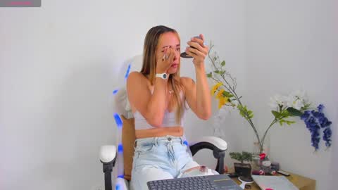 Snapshot of linda_crawford1 chatting on 02/07/25, 05:07 Linda online show from 02/07/25, 05:07