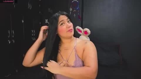 Snapshot of linda_rose28 chatting on 11/28/25, 10:23 linda_rose28 online show from 11/28/25, 10:23