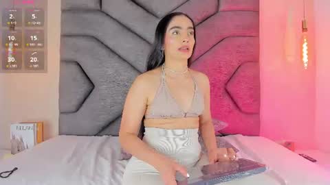 Snapshot of linda_saenz1 chatting on 07/04/26, 11:27 Linda Saenz online show from 07/04/26, 11:27
